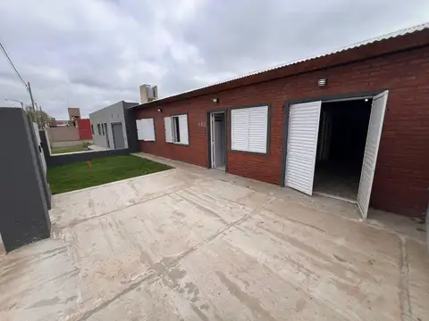 Amplia casa con jardin