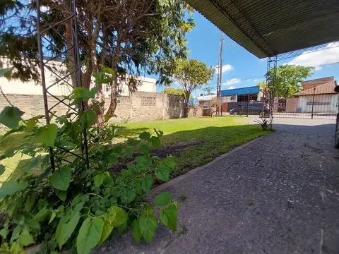 Venta, Casa, seis ambientes, Monte Grande, patio, fondo, cochera, apto credito, apto profesional