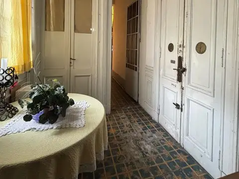 Departamento 8 ambientes con 2 baños