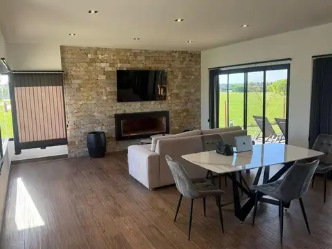 Casa 4 ambientes con 3 baños
