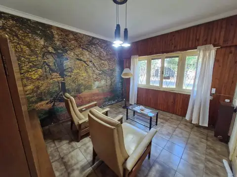 CASA EN VENTA 3 AMBIENTES CON GRAN PARQUE.BANFIELD