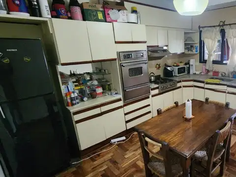 Chalet 3 ambientes c/ garaje y pileta - 100 m² Edificados - San Justo