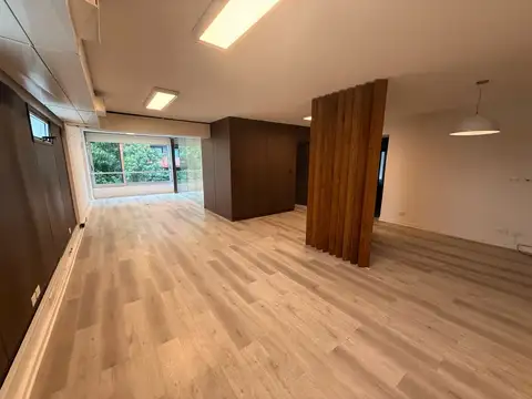 Oficina en Alquiler con 1 cochera