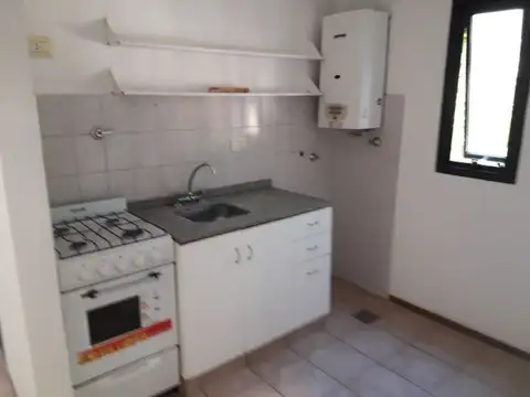 ALQUILO SAN LORENZO 3858. 1 DORMITORIO. ESCALERA.BAJAS EXP