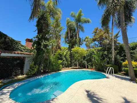 Casa en Alquiler, 2 Plantas, Jardín y Cochera - Martínez, San Isidro