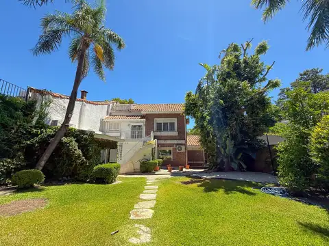 Casa en Alquiler, 2 Plantas, Jardín y Cochera - Martínez, San Isidro