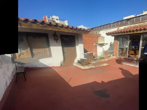 CASA CON LOTE PROPIO.