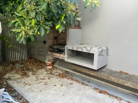 4 entre 37 y 38 , Piso 0