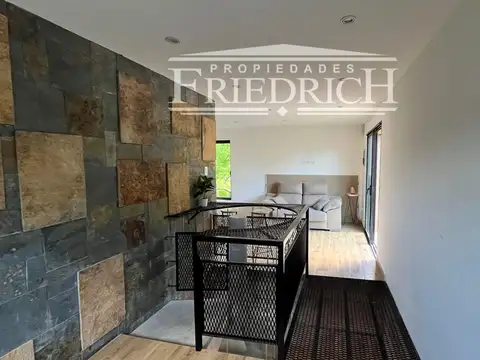 Casa en Alquiler con 2 cocheras