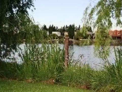 Casa 5 ambientes con 4 baños