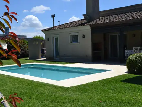 Casa 4 ambientes con 3 baños