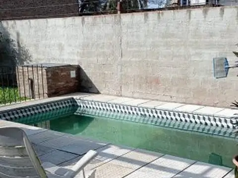 Casa 9 ambientes con 1 baño