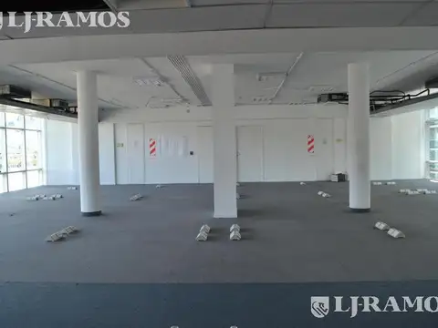 Oficina en Alquiler con 3 cocheras