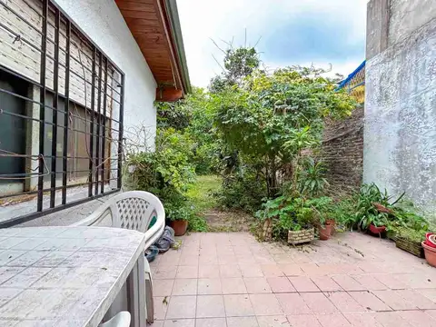 VENTA CASA CON JARDIN LOTE  8X41 VILLA RIACHUELO