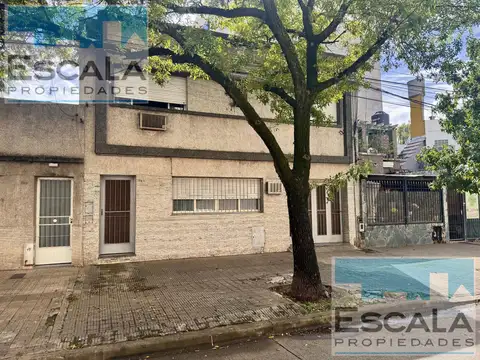 CASA DE 3 DORM CON COCHERA EN VENTA
