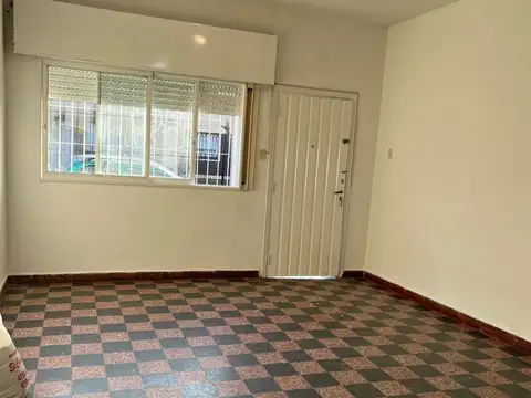 Gral. Hornos 2800, Piso pb