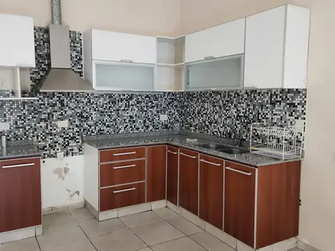 Moderna Y Confortable Casa, 3 Ambientes, Garaje , Muy Luminosa  