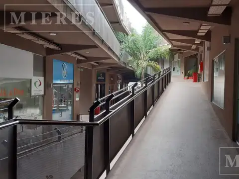 Local en venta en planta alta en Via Pilar