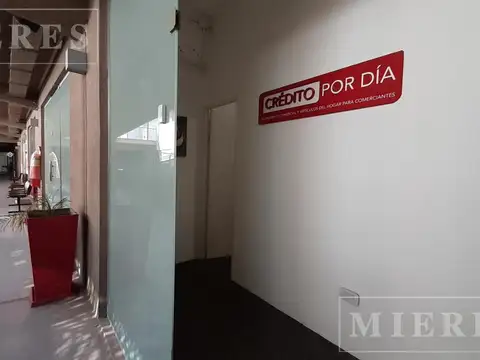 Local en venta en planta alta en Via Pilar