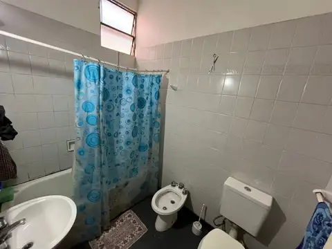 Casa 5 ambientes con 1 baño