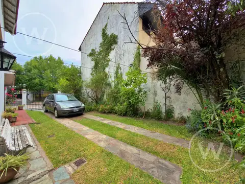 Casa en Venta con 3 cocheras