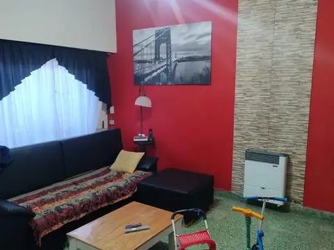 Depto Tipo Casa 4 ambientes con 1 baño