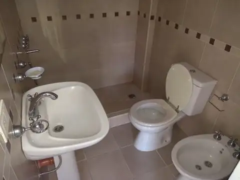 Departamento en Alquiler en Ituzaingo Norte, $ 600.000