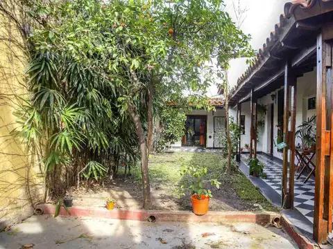 VENTA CASA 3 DORMITORIOS CON PATIO EN ARROYITO!