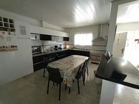 Casa en Venta con 3 cocheras