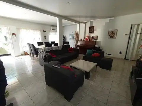 Casa 4 ambientes con 3 baños