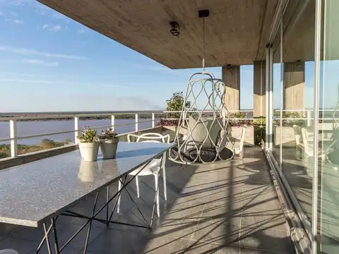 EN VENTA- DEPARTAMENTO DUPLEX DE 3  DORMITORIOS CON VISTA AL RÍO - QUINCHO Y PILETA- BARRIO ARROYITO