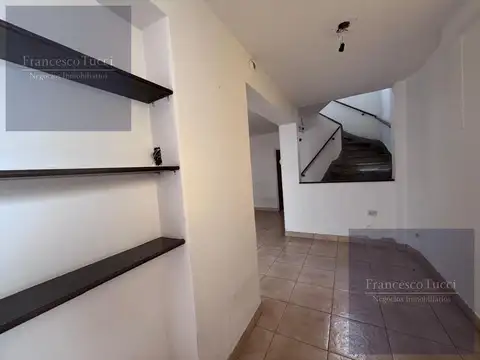 Depto Tipo Casa en Venta en Villa Luzuriaga, USD 83.000