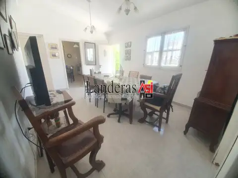 Amplia Casa PH 5 amb. - Media Cuadra del mar - Todos los Servicios!