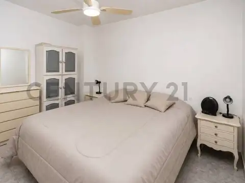 VENTA DEPARTAMENTO DOS DORMITORIOS, BALCÓN AL FRENTE, BARRIO LOURDES, ROSARIO