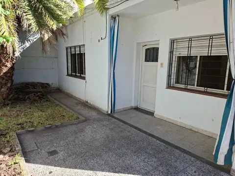 PH antiguo 3 ambientes . fondo libre.