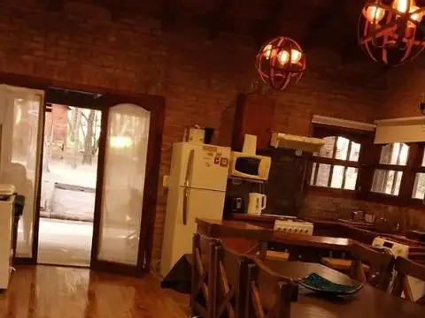 Casa 4 ambientes con 2 baños