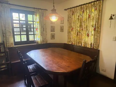 Chalet en excelente estado, con quincho y jardin