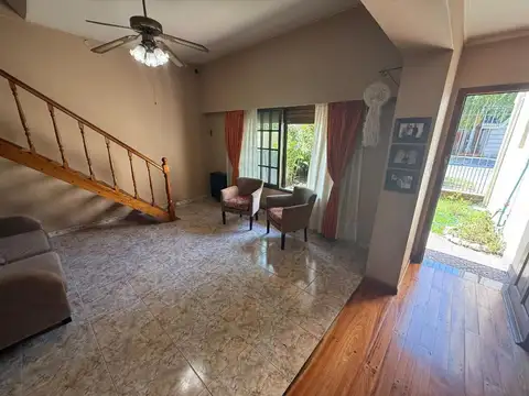 Casa 5 ambientes con 2 baños