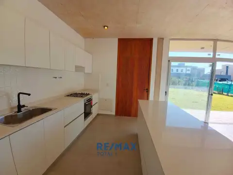 Casa en Venta en Countries y Barrios Cerrados en Moreno, USD 245.000