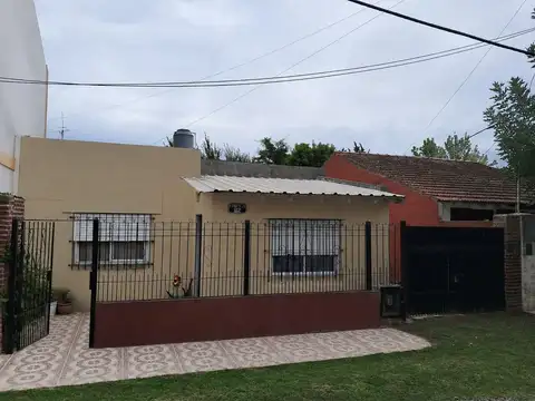 VENTA CASA 4 AMBIENTES CON JARDIN SAN VICENTE