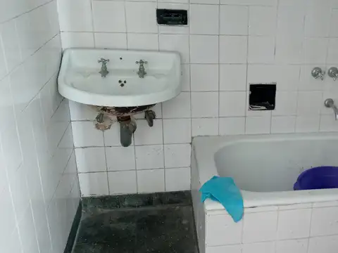 VALENTIN GOMEZ 3000, Piso PB