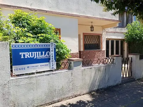 VENTA URGENTE CASA, APTA CREDITO  / PARQUE / GARAJES