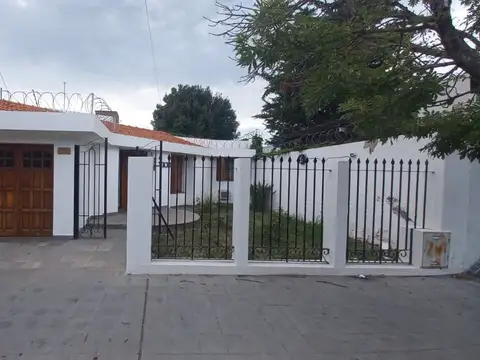 SE VENDE EXCELENTE CASA APTO CONSULTORIOS