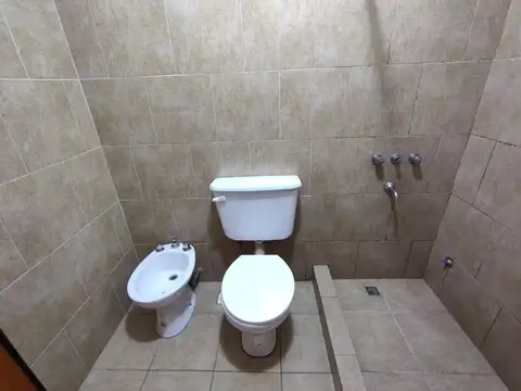 ALQUILER DPTO CON COCHERA Y BALCON LANÚS O.