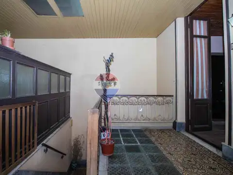 Casa 8 ambientes con 1 baño