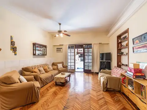 Casa 6 ambientes con 4 baños