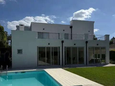 Casa 6 ambientes con 3 baños