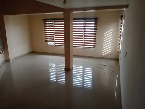 Excelente departamento tipo casa en alquiler