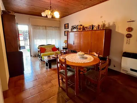 Casa 4 ambientes con 1 baño