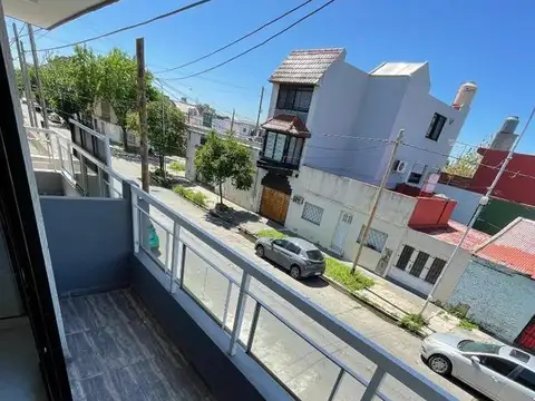 MONOAMBIENTE CON BALCON EN VENTA! 1°A